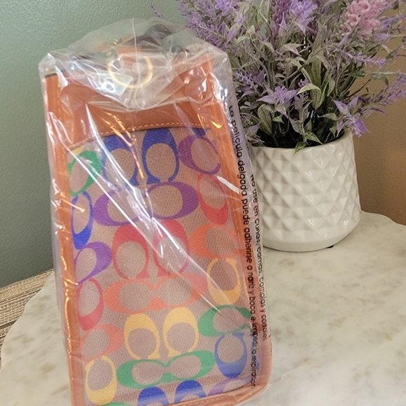 Coach Field Tote 22 in Rainbow signature canvas - Picture 14 of 14